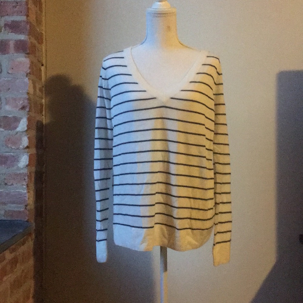 New without Tags Club Monaco sweater